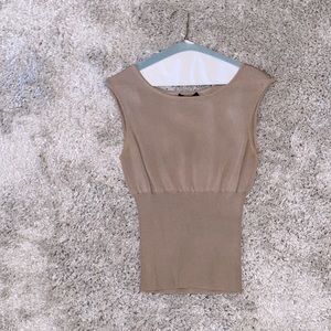Limited sleeveless stretch shirt